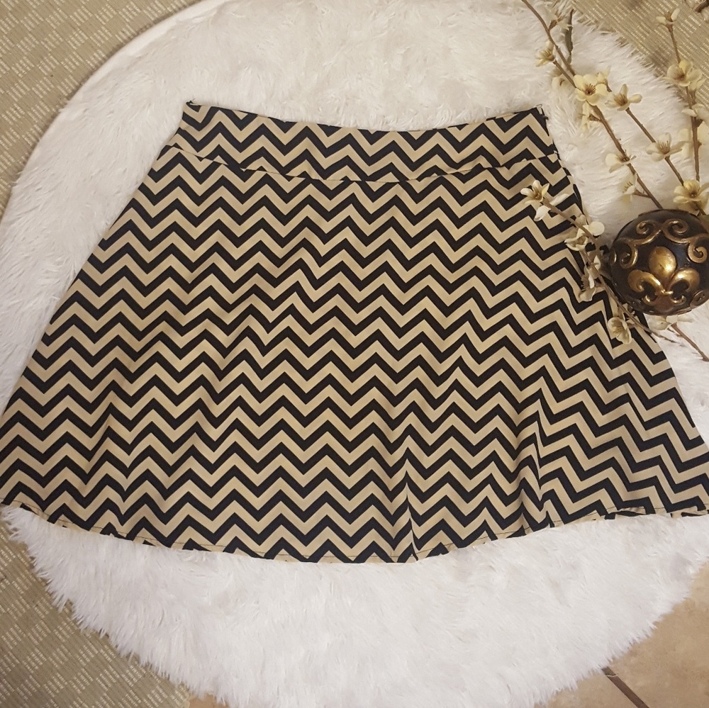 Black and Gold Skirt size Medium - Picture 1 of 2